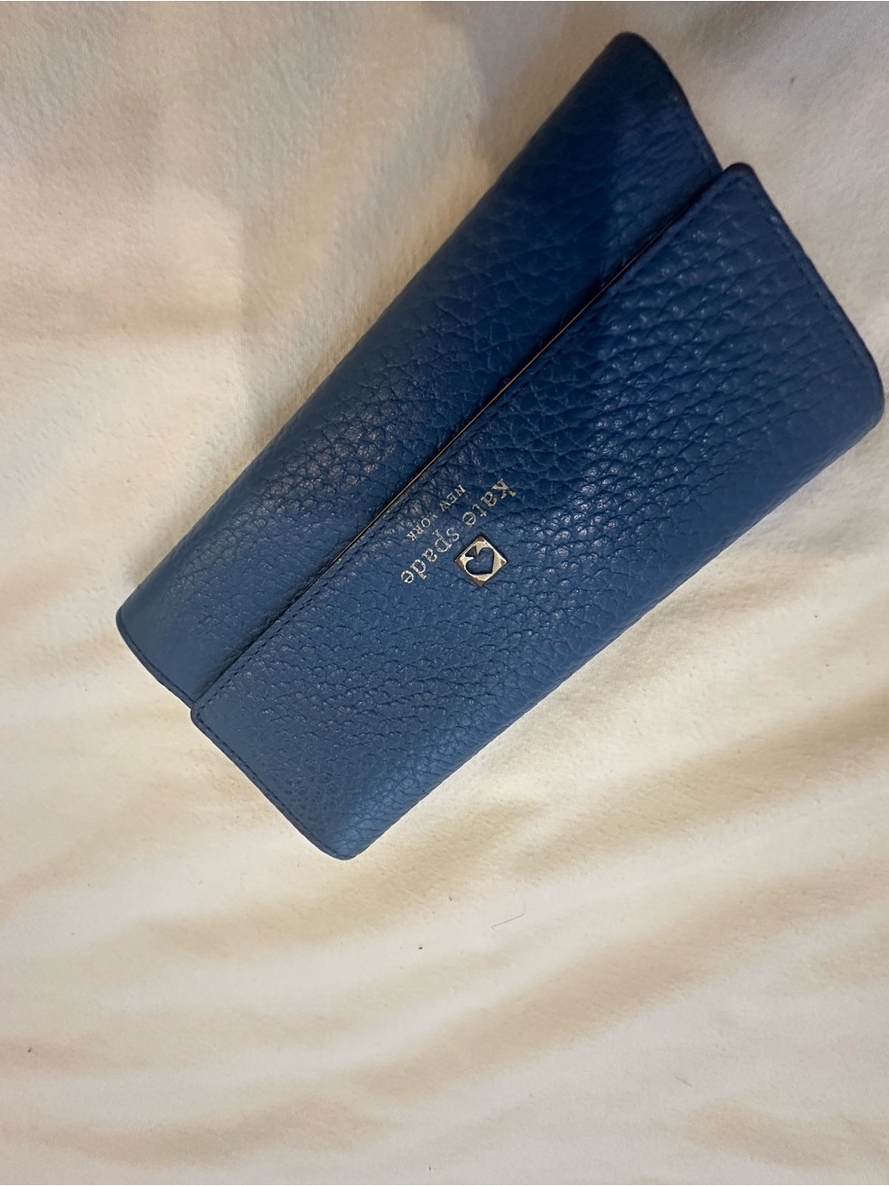 kate spade pebbled leather continental wallet - navy blue